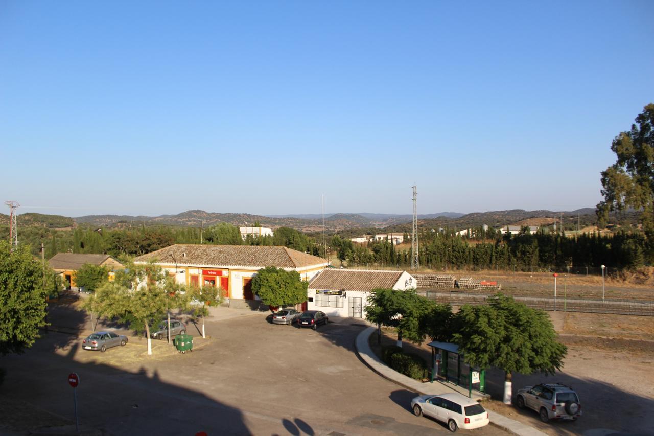 Hotel Entreolivos El Pedroso Exterior photo